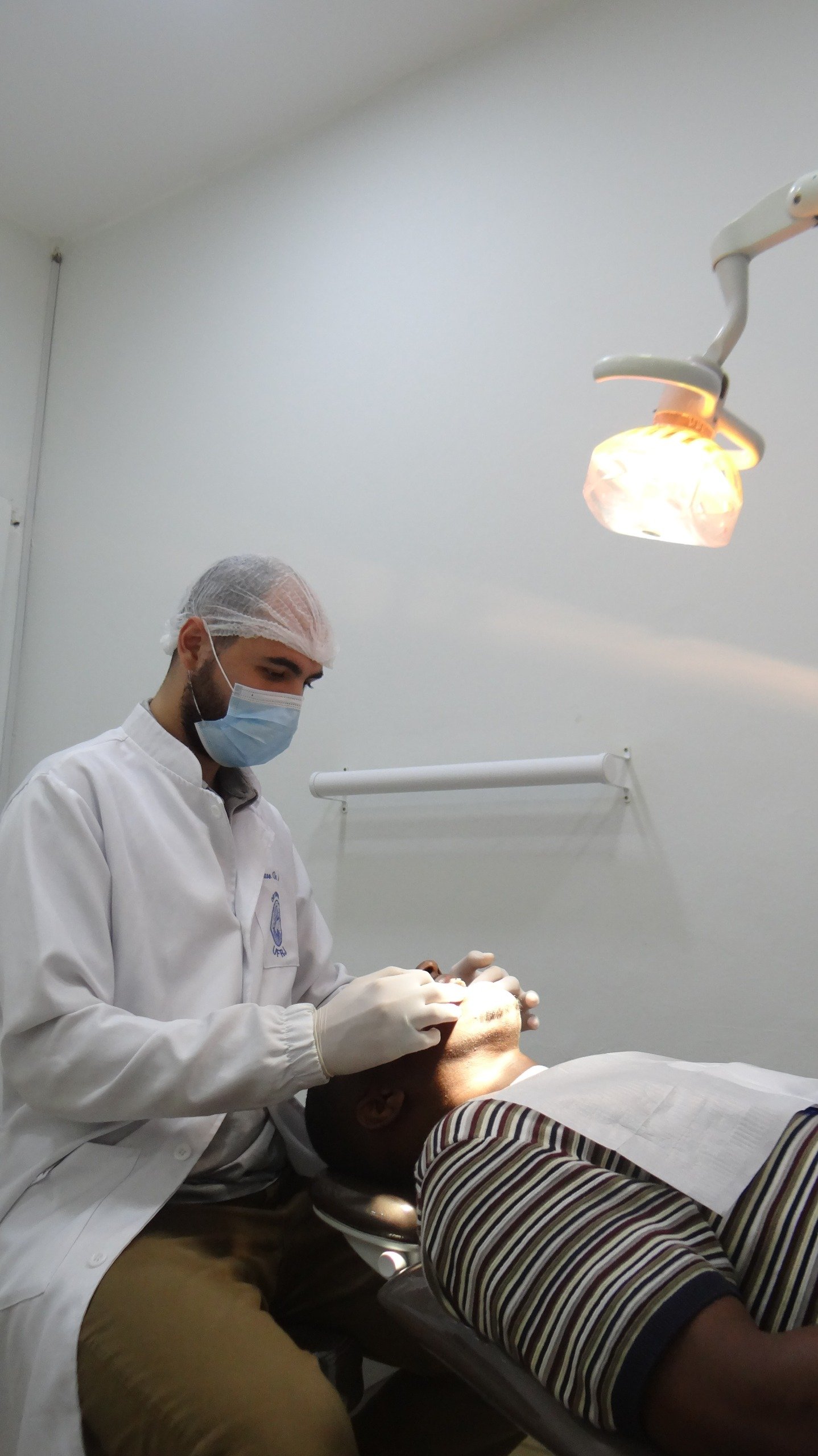 Atendimento odontológico na clínica