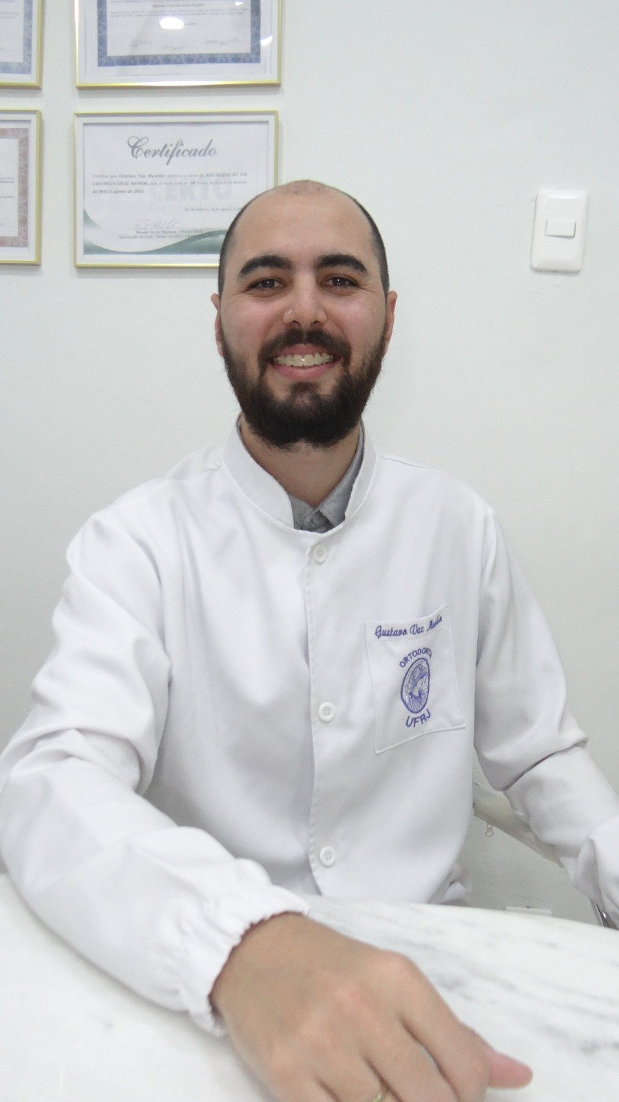Dr. Gustavo Munhão